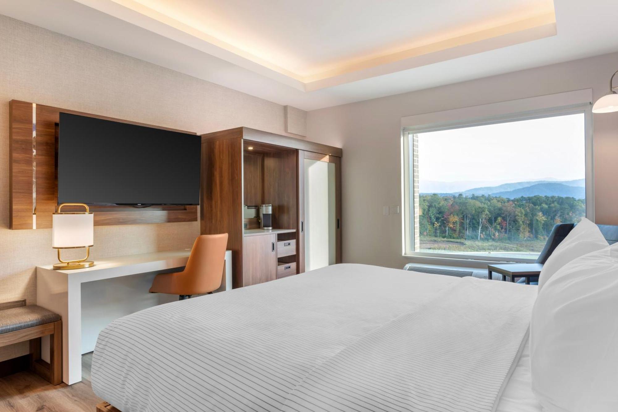 Cambria Hotel *