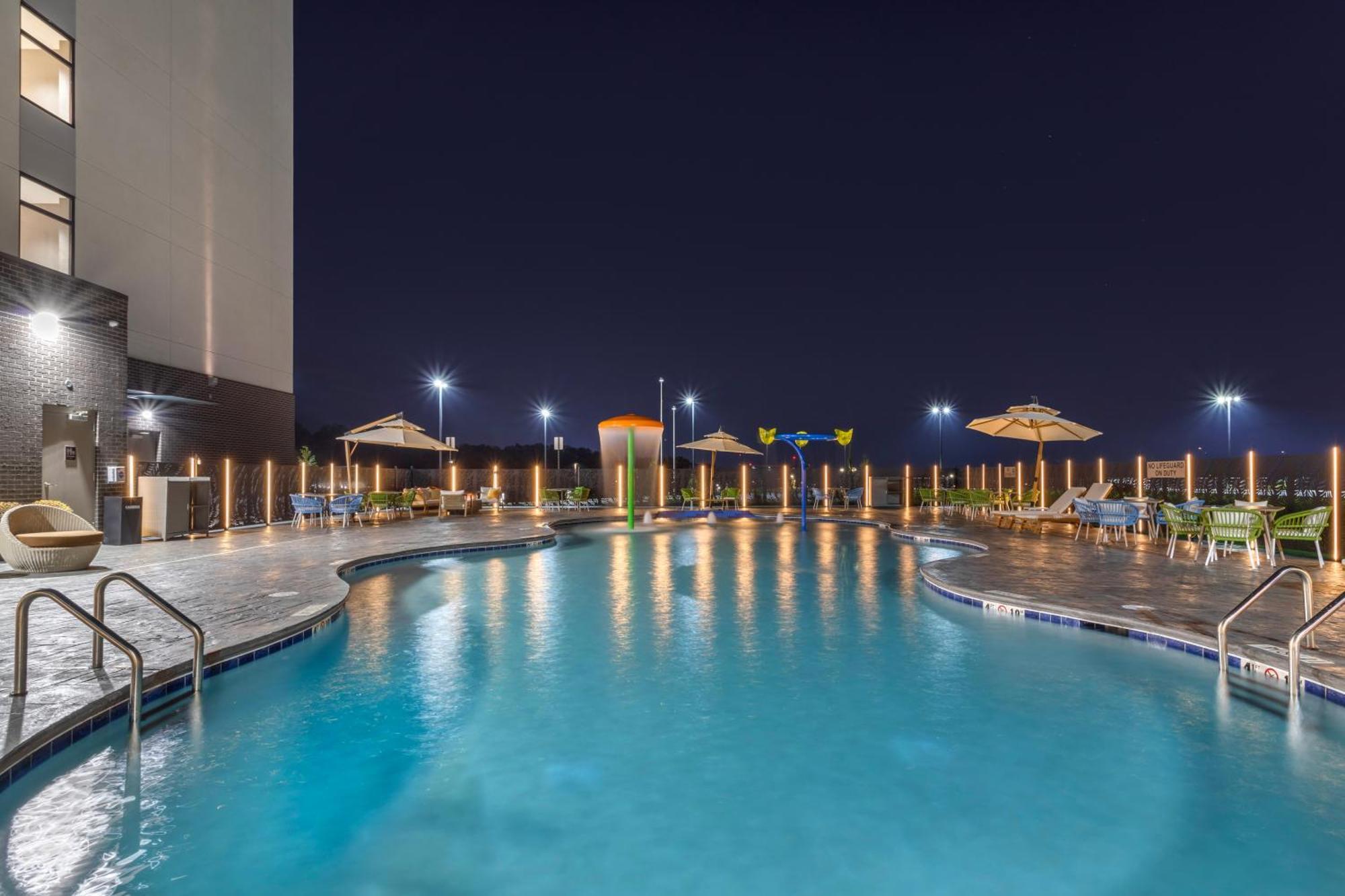 Hotel Cambria *